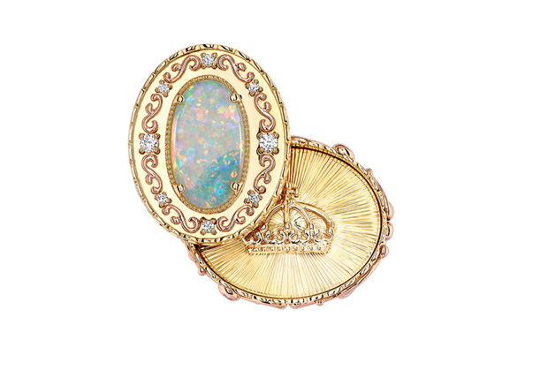 حلقه الماس و اوپال از کلکسیون جواهرات زیبا دیور در کاخ ورسای